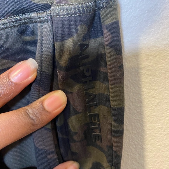 Alphalete camo print army green joggers pants women’s size small - Picture 4 of 5